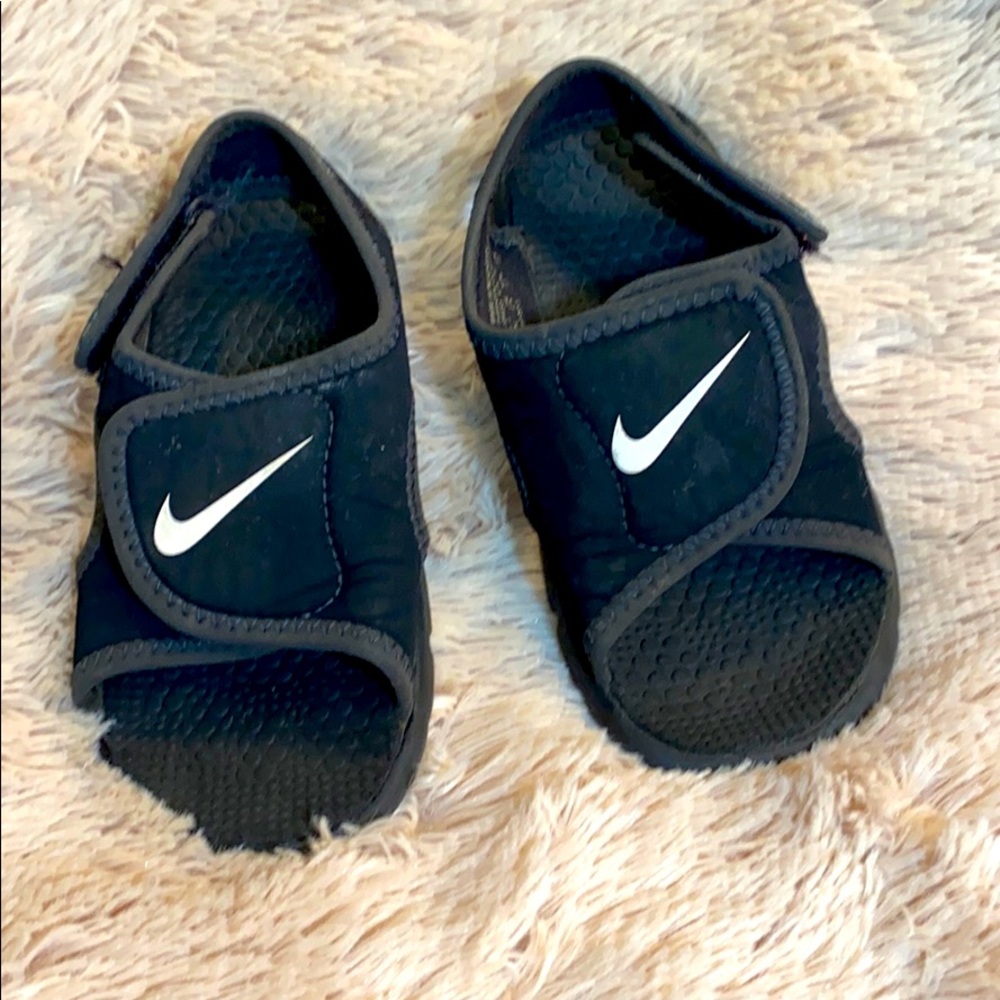 Nike boys sandals